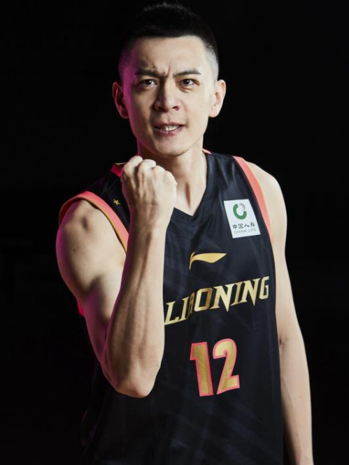 官宣!34岁cba第一帅哥杨鸣晒照,并宣布还要再打两个赛季!