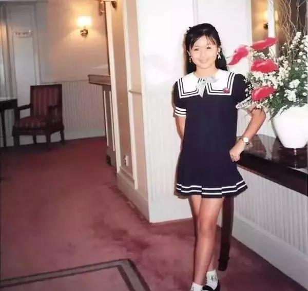 童星出身的唐宁从小美到大,如今离婚过气,辛苦抚养一双儿女