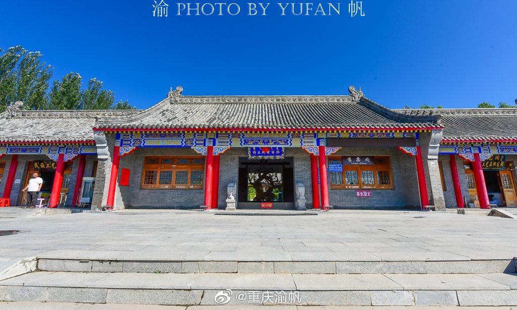 是郭尔罗斯前旗末代旗王齐默特色木丕勒执政时期所建,王爷府历史悠久