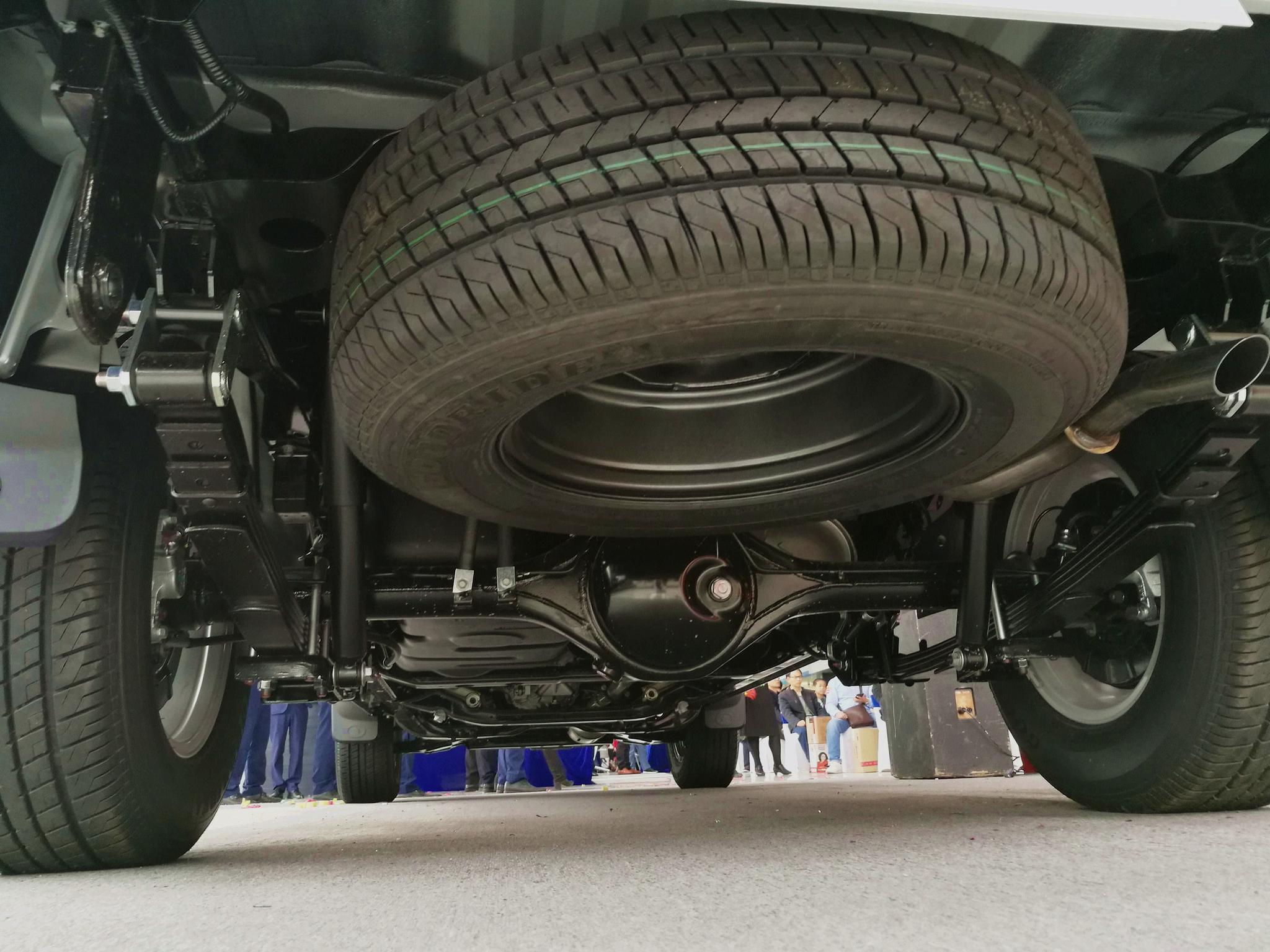 长城风骏7的底盘前双叉臂后整体桥悬架设置,表现很令大家满意的,无论