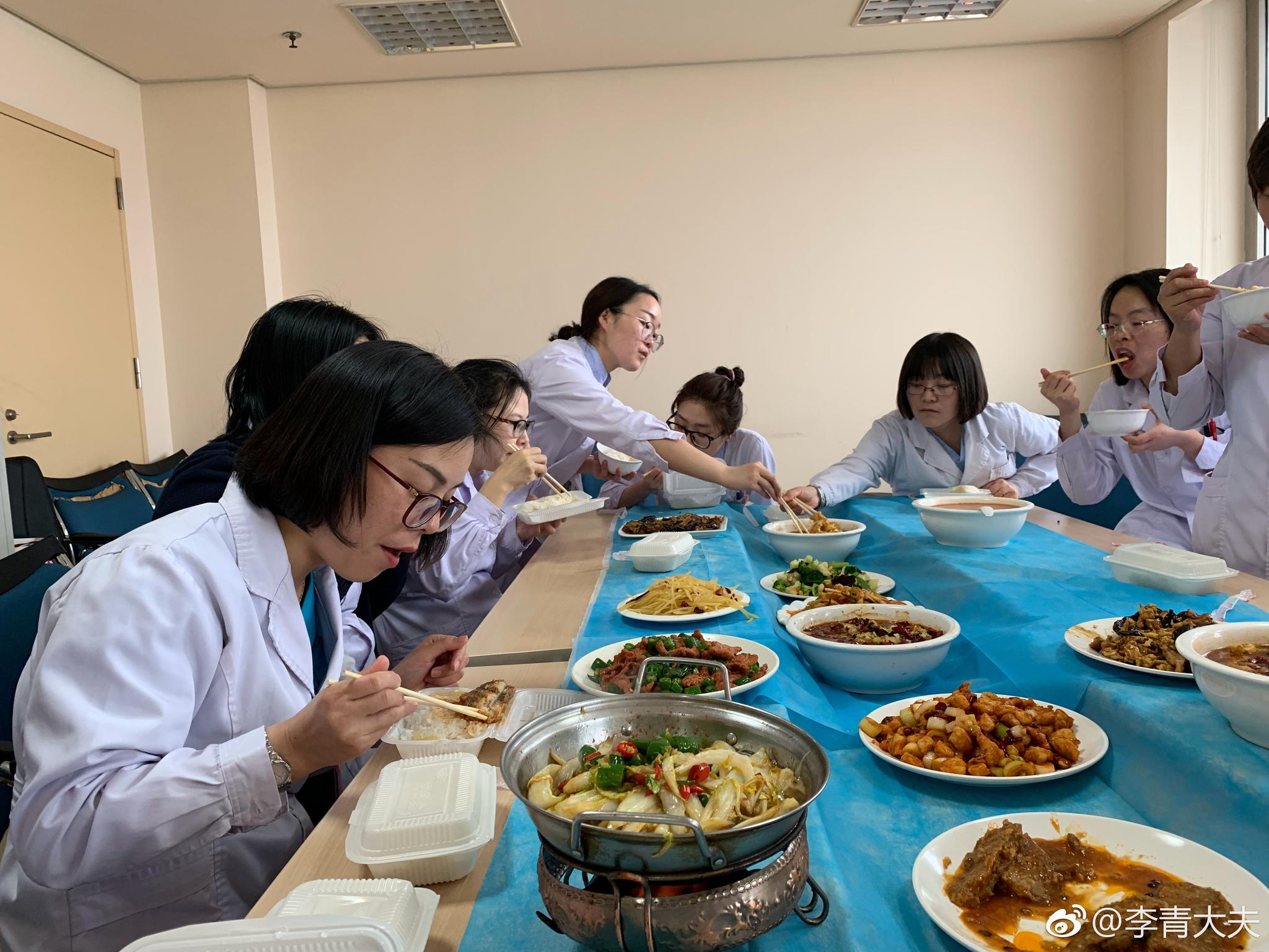 忙里偷闲累中取乐科室的元宵午餐会谢谢亲爱的同事们