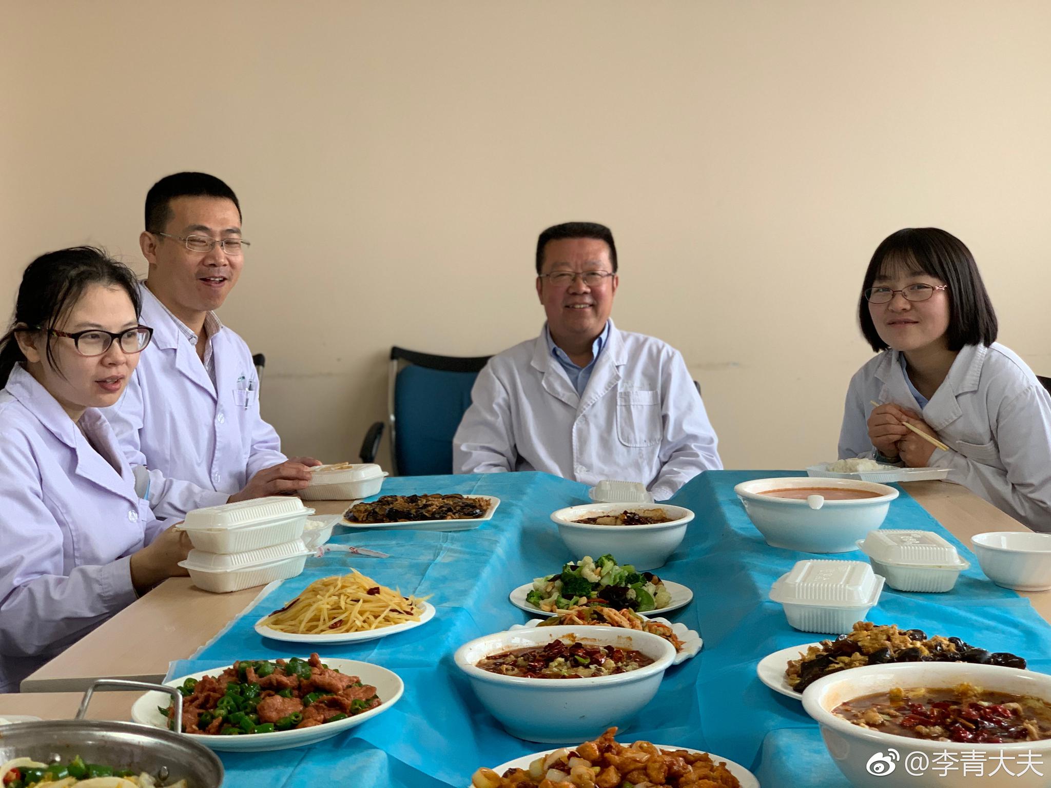 忙里偷闲累中取乐科室的元宵午餐会谢谢亲爱的同事们