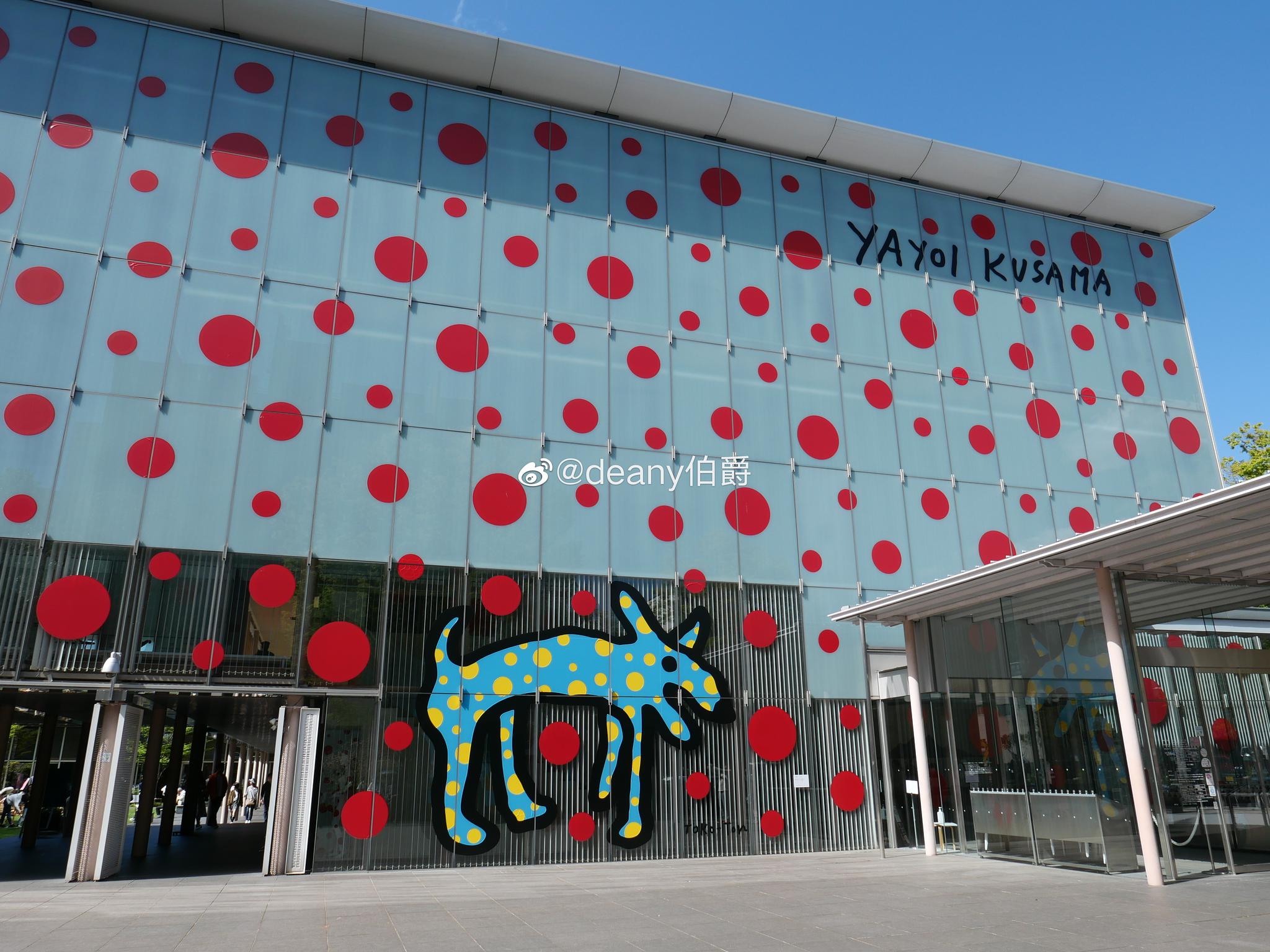 松本的草间弥生,被波点支配的 @日本长野县