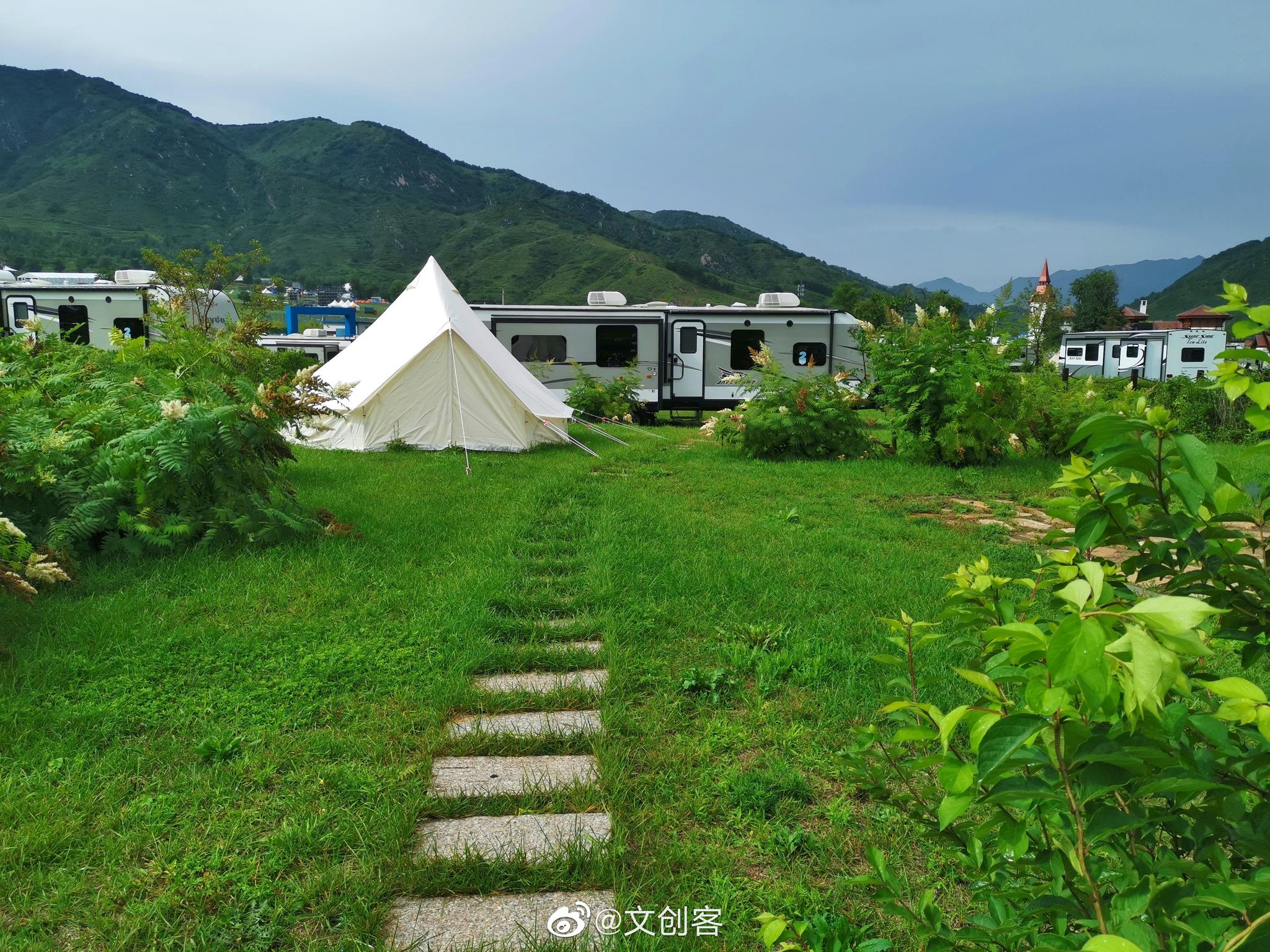 海坨山谷位于张家口赤城县怀来县与北京延庆区接壤处