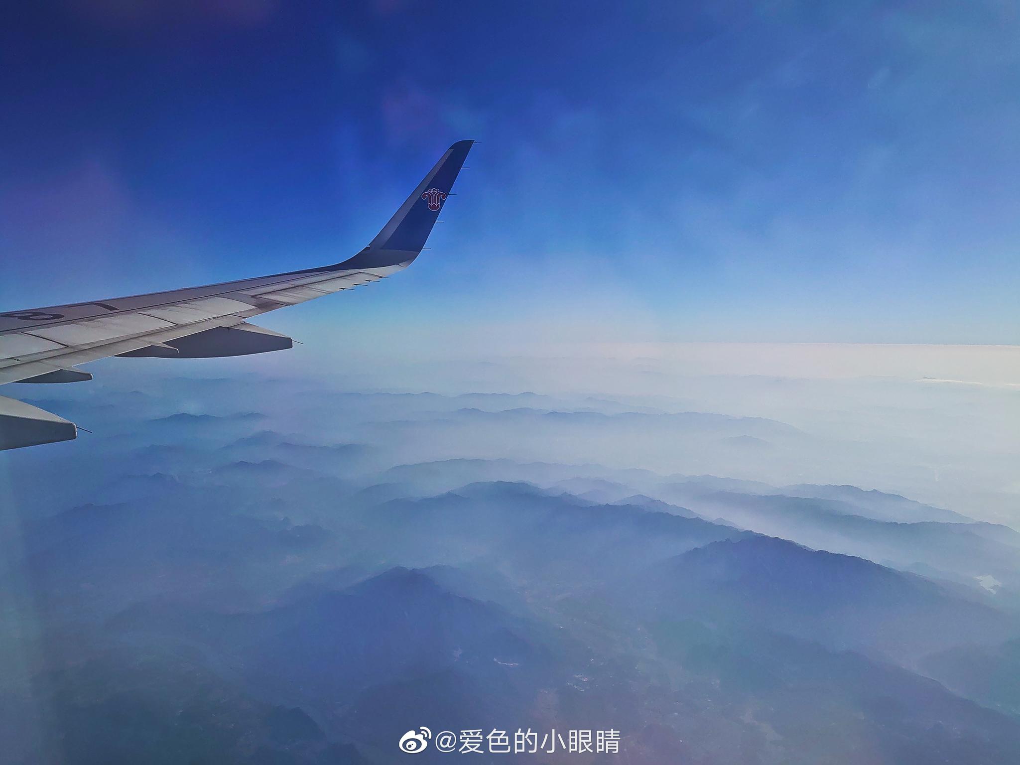 飞翔在2000米左右的高空上,看着地面的变化,从南方丘陵起飞