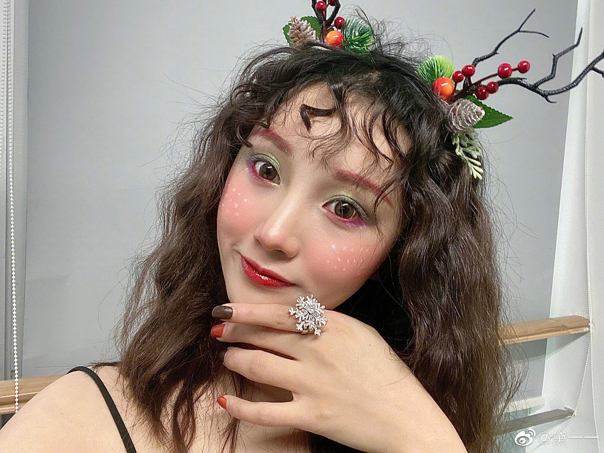 圣诞妆抢先look look你看我的发型 像不像只狮子