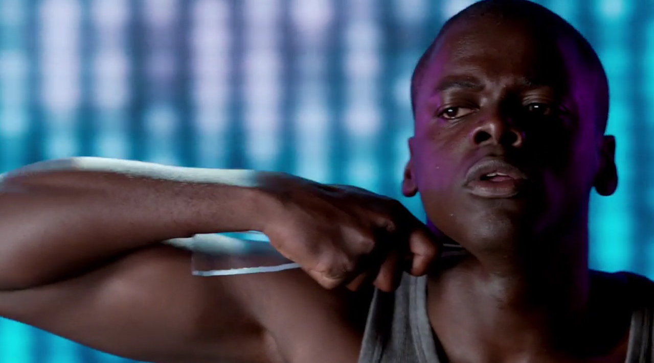 《黑镜》之《一千五百万里程》黑人小哥花一千五百万买选秀门票