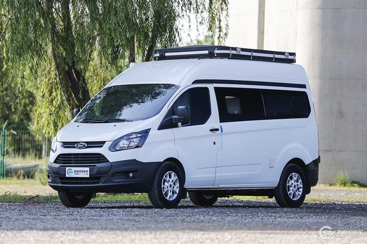 阿尼亚福特全顺前卫版b型房车外形完整保留了福特全顺的原厂设计,没有