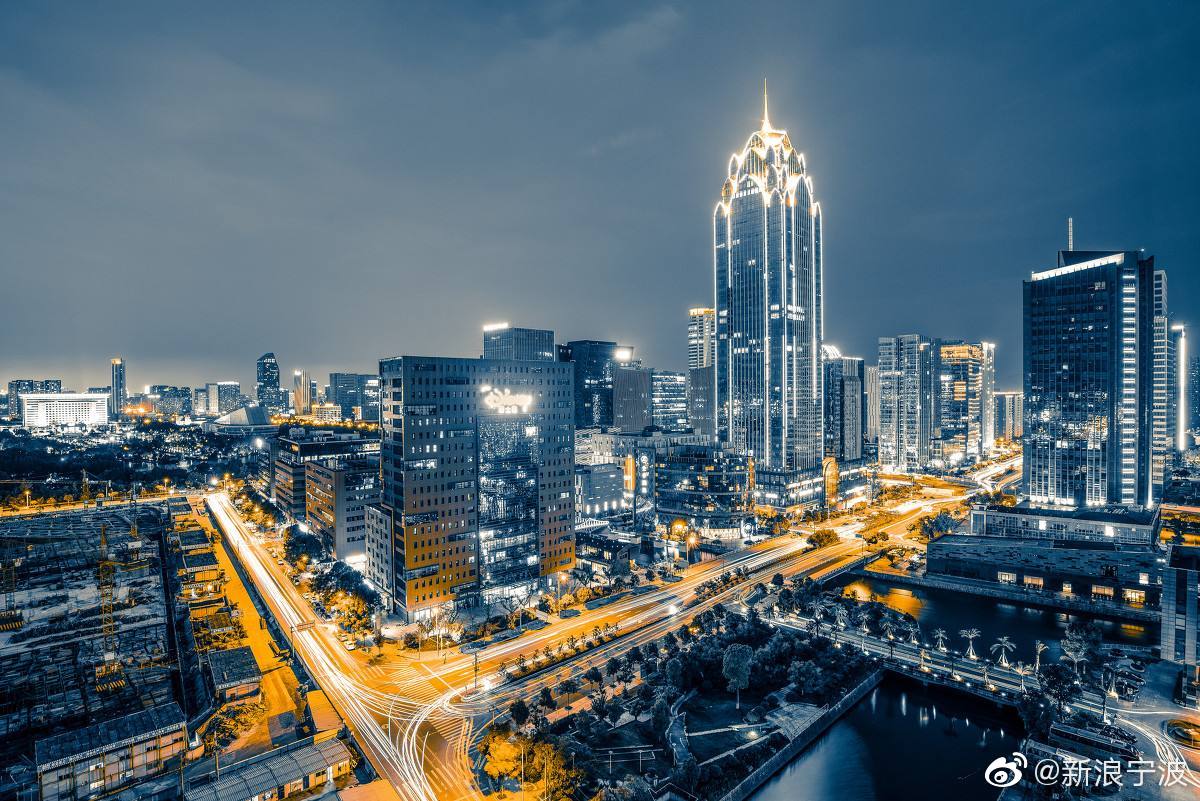 鄞州,是宁波的核心城区之一,西靠海曙,北依江北,镇海