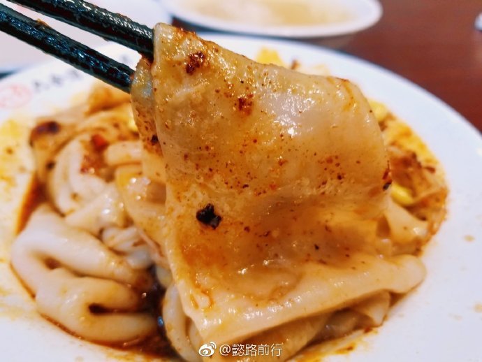 西安街边的一顿汉中面皮的早餐,心之念念|味道|红油|张明富|豆腐|花生浆_新浪新闻
