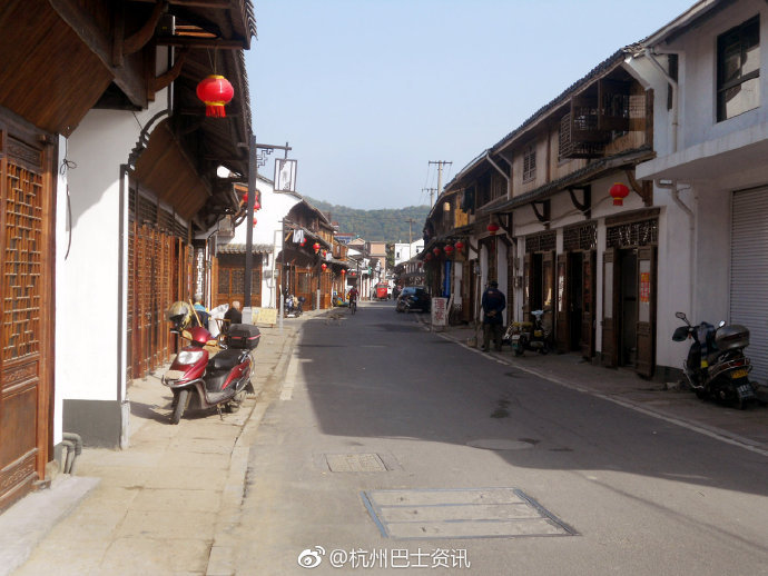 萧山义桥百年老街,许多木结构建筑已重新翻修,如今焕然一新