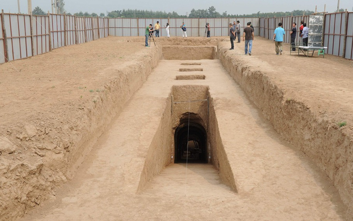 上官婉儿墓地,先后嫁给两位皇帝,13岁就成为唐高宗的才人