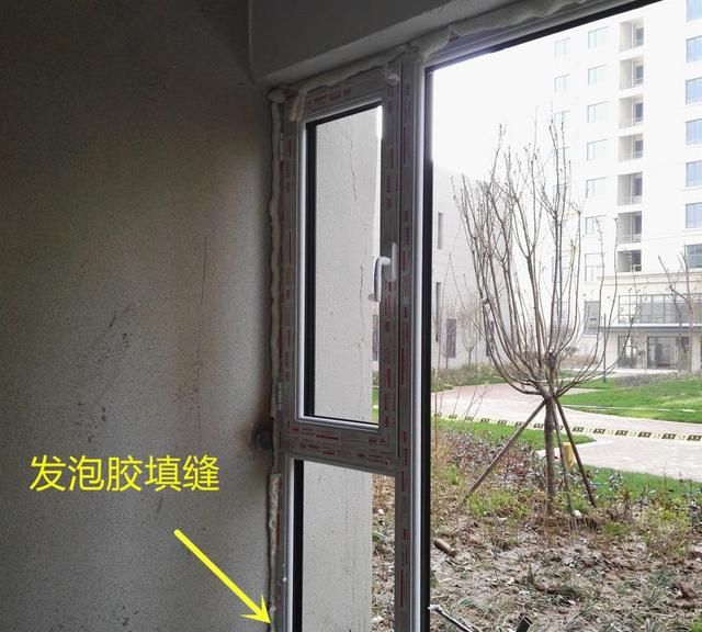 门窗填缝是用水泥还是发泡胶?我家窗户用错了