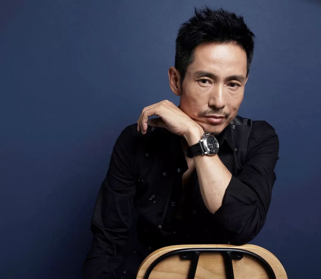 第6代导演御用男主角,打拼20年戏红人不红,今47岁却红得不像话