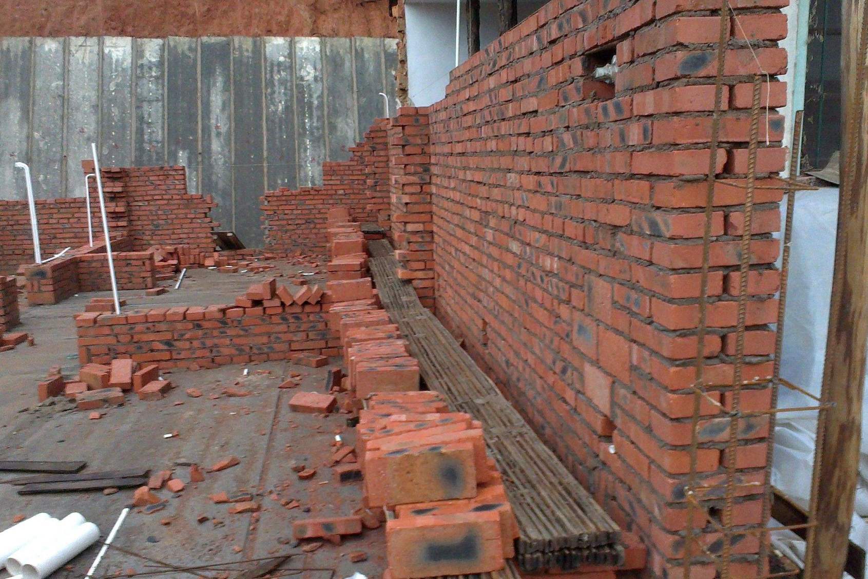 红砖建房已经被禁止,为啥还有农民在用?老农的话让人心酸!