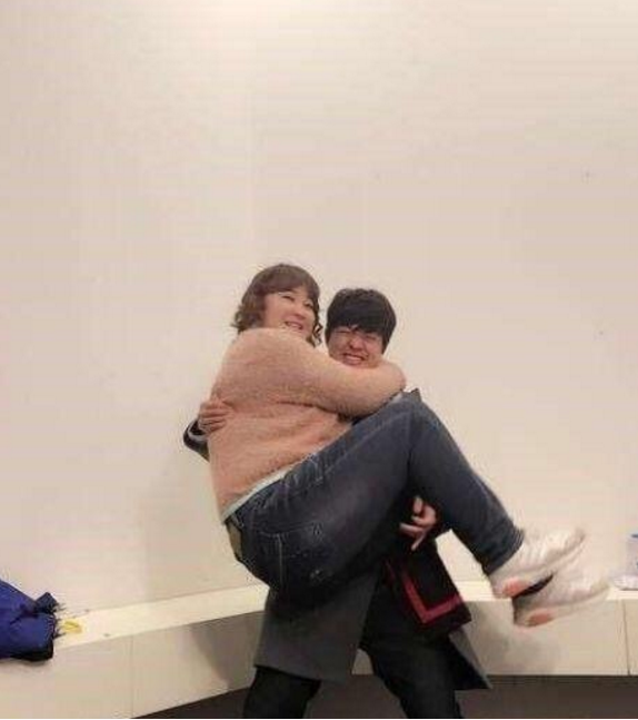 盘点娱乐圈明星被公主抱的瞬间: 有的满脸笑容, 有的满屏尴尬