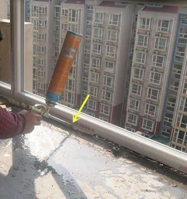 门窗填缝是用水泥还是发泡胶?我家窗户用错了