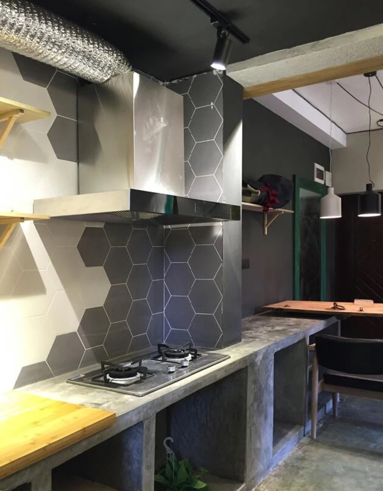 电视墙打满柜子,水泥橱柜,谁见过