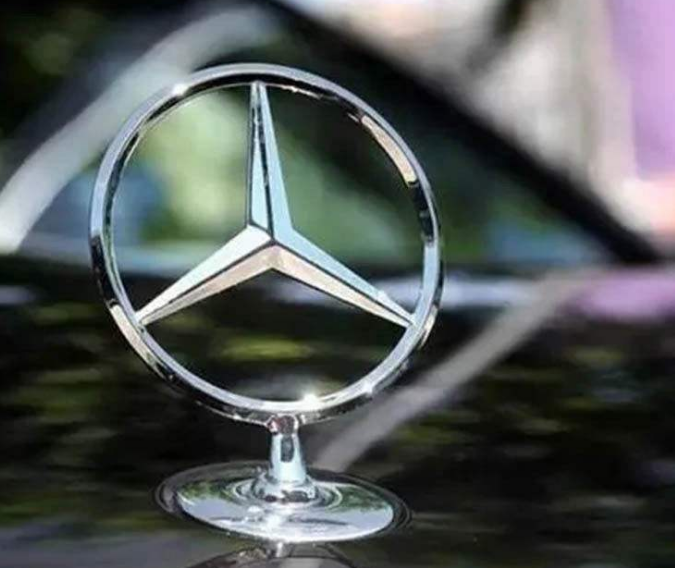 为啥开奔驰还是被人瞧不起?老司机:这就是立标和大标的区别