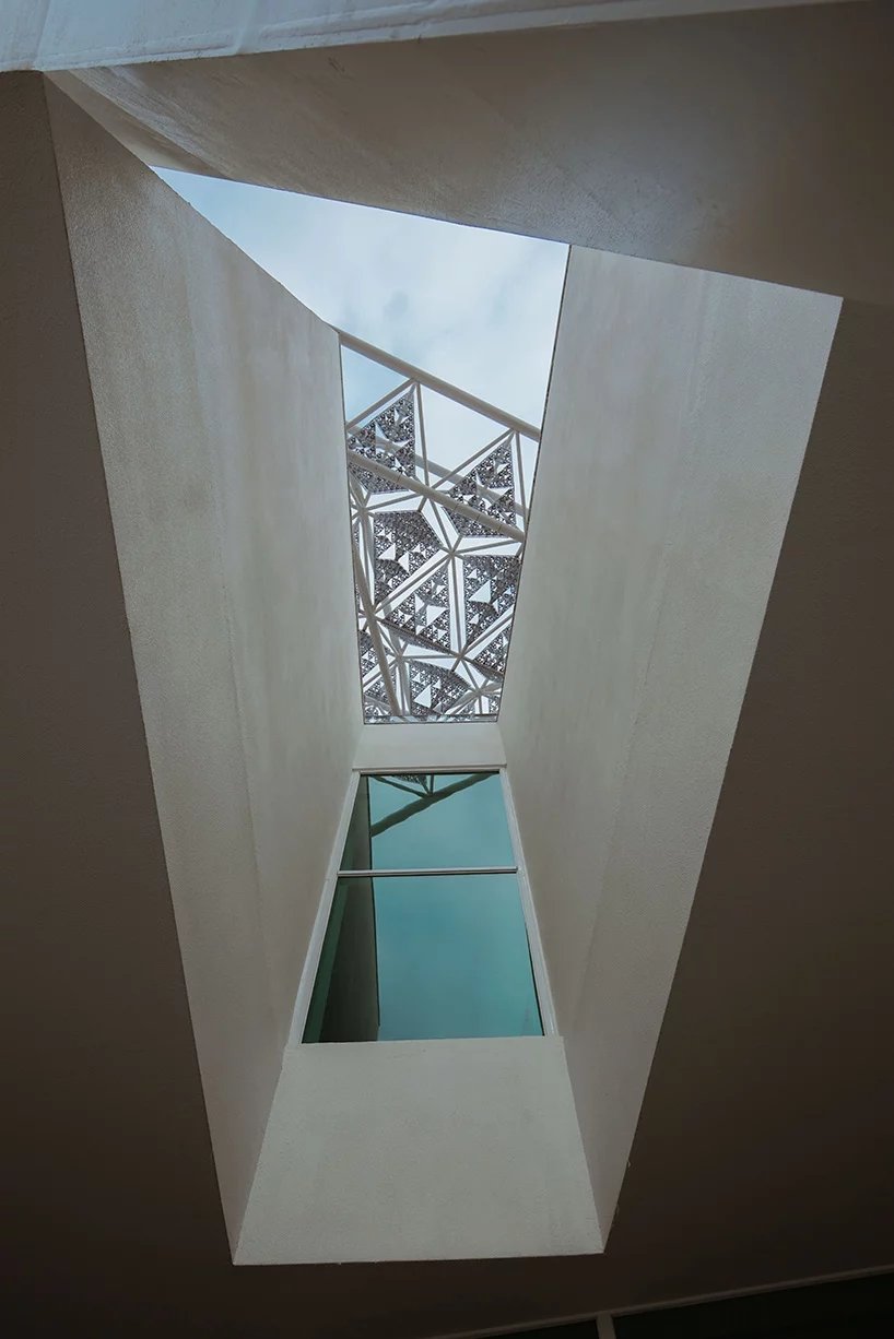 坂茂新作"台南美术馆",五边形屋顶天篷下的堆叠体块