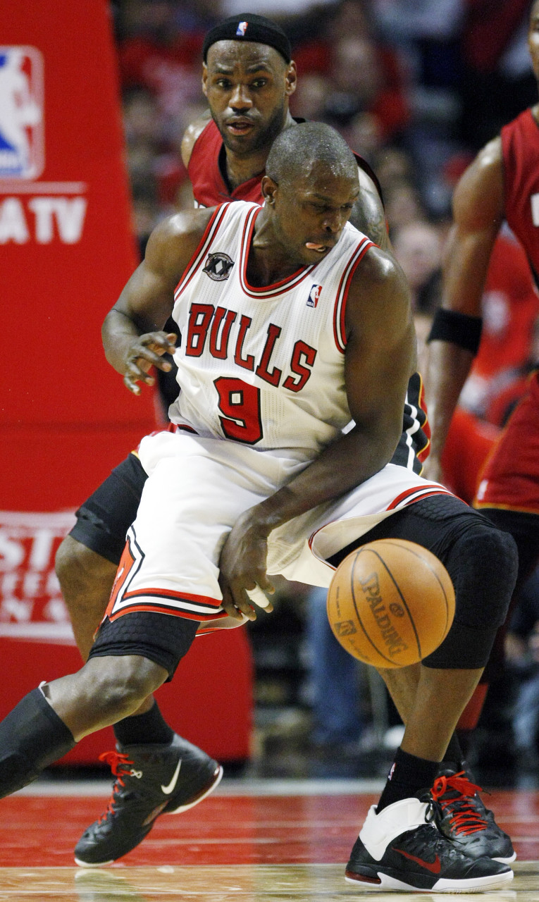 鲁尔邓今天跟公牛签了一天合同,然后以公牛球员身份正式退役