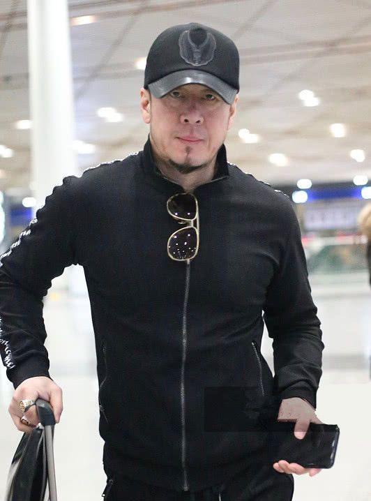 杨坤原来这么会穿!顶着46的年龄一身运动装,看起来只有20多