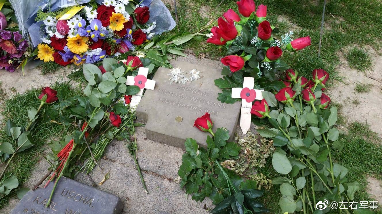 几天前的诺曼底登陆纪念日时民众们在魏特曼的墓地放的鲜花