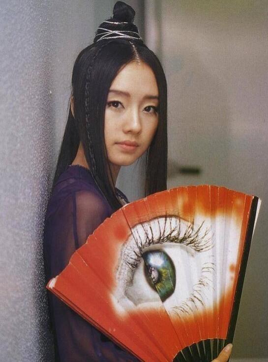 韩流鼻祖李贞贤将结婚凭小指麦扇子舞走红如今从歌后晋升影后