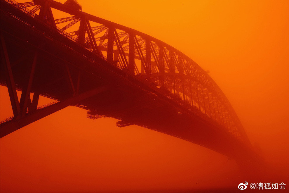 2009年悉尼超现实感的红色沙尘暴