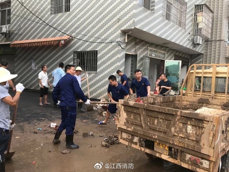 灾后重建:洪水退去,他们仍在“以水攻淤”_新浪新闻