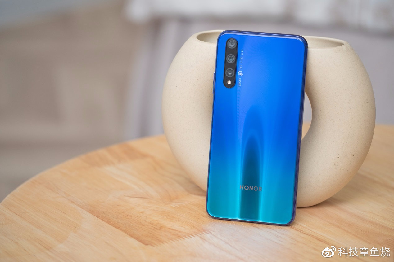 新一代芳心收割机现男友同款荣耀20s上手体验