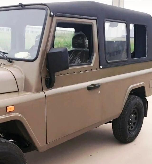 北汽制造全新底盘bj212三门卫士版亮相工信部