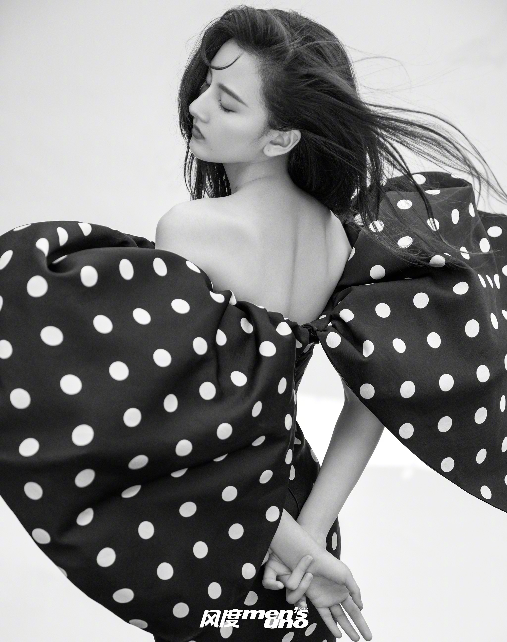 宋祖儿风度mensuno七月刊封面每个动作每个神情都透露着灵动
