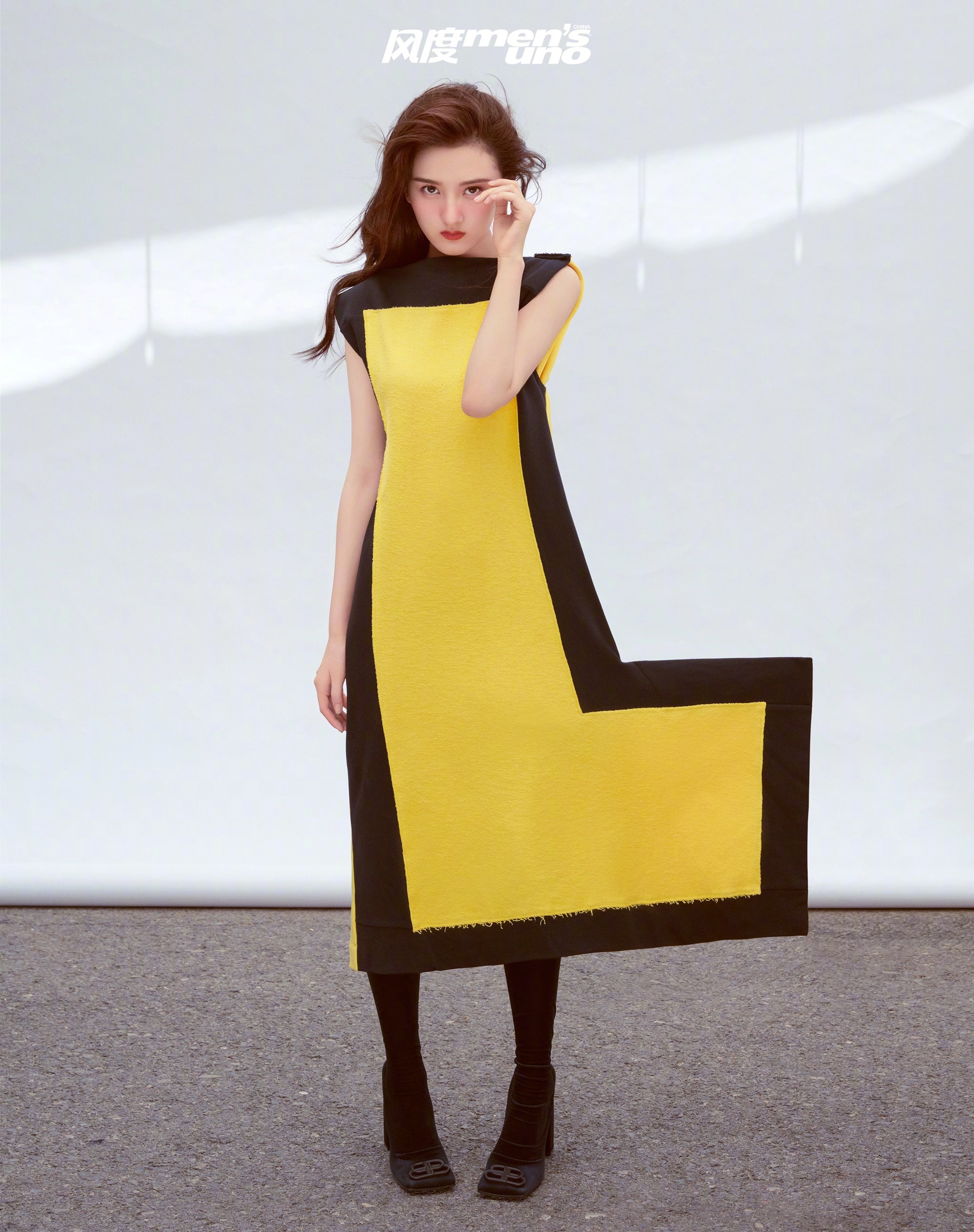 宋祖儿风度mensuno七月刊封面每个动作每个神情都透露着灵动