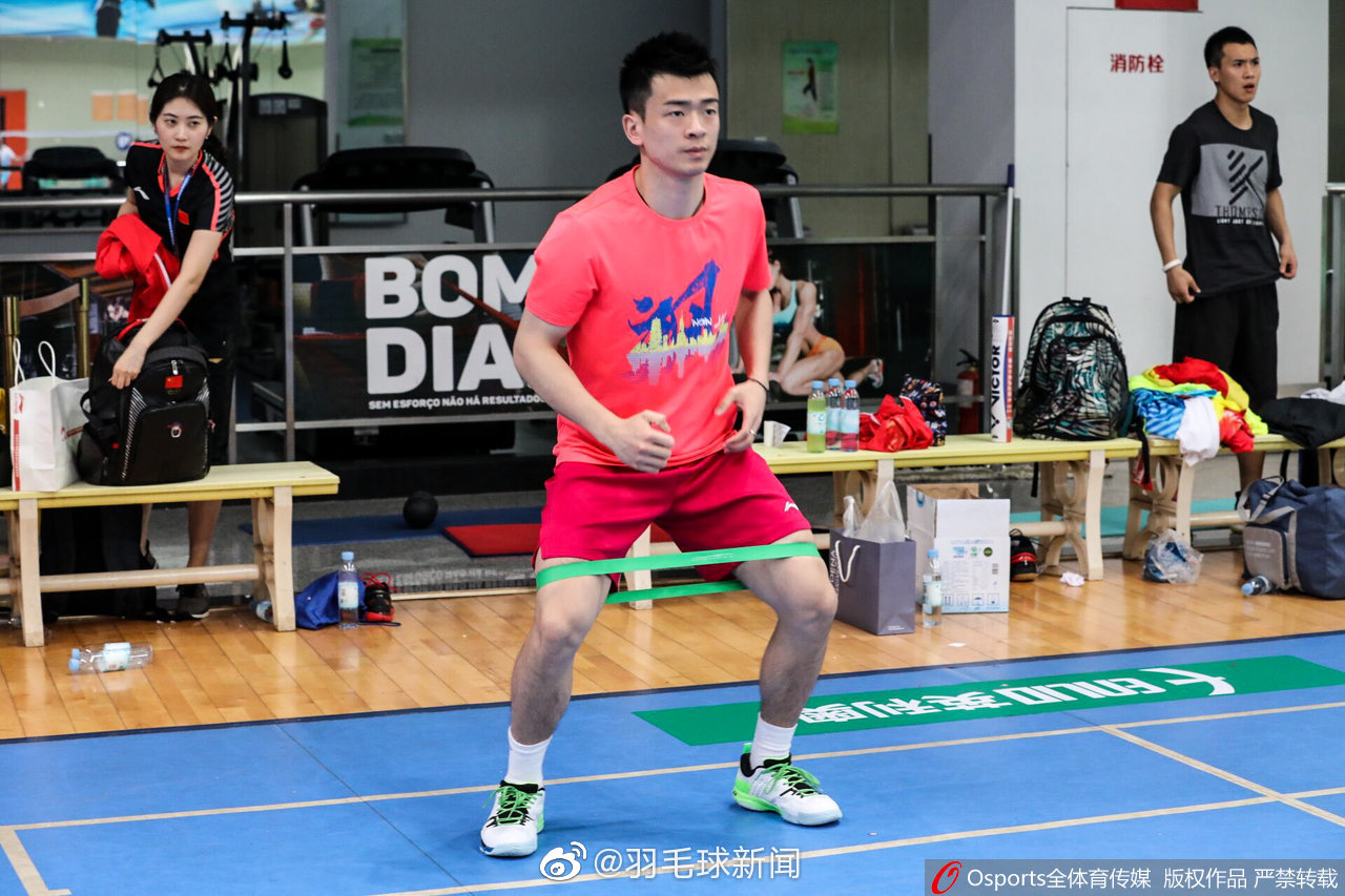 郑思维萌萌哒备战亚锦赛