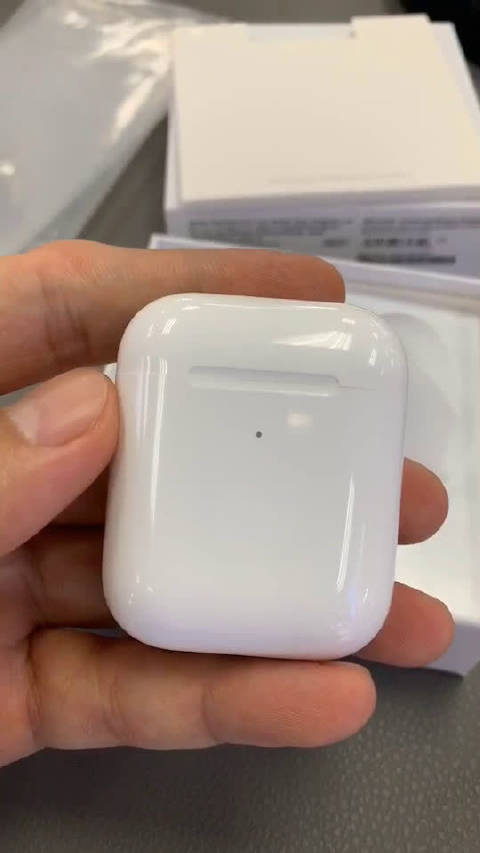 朋友圈卖的高仿airpods拿起来轻飘飘声音放到最大了都没怎么响