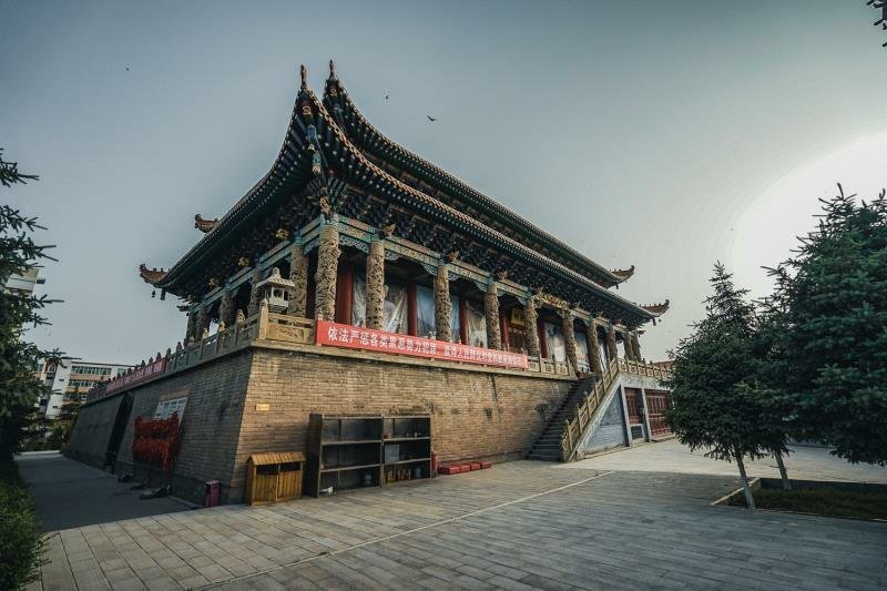 去告诉走进鸠摩罗什寺感受不一样的