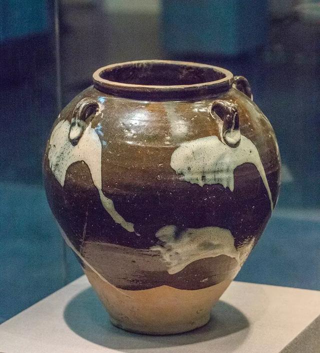 唐代 平顶山博物馆藏花釉瓷是唐代