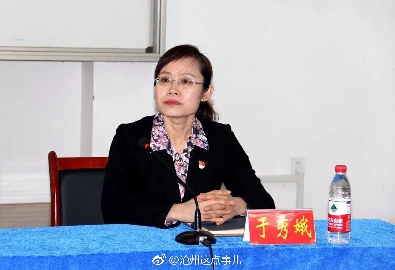 邢树军,市委教育工委书记,市教育局局长李树杰的陪同下来到沧州一中