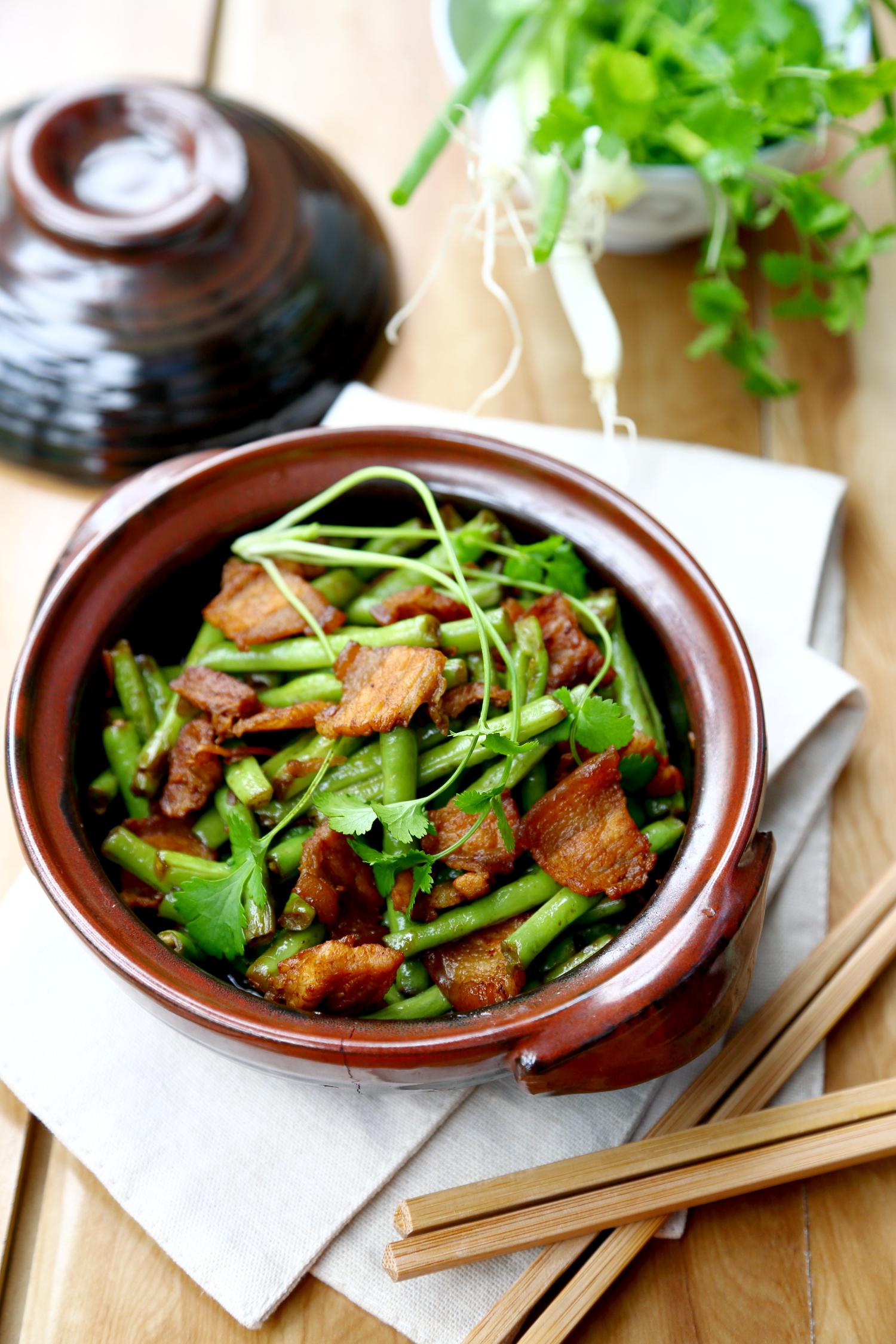 五花肉除了做红烧肉还可以这样烧,越嚼越香,几分钟就上桌了.