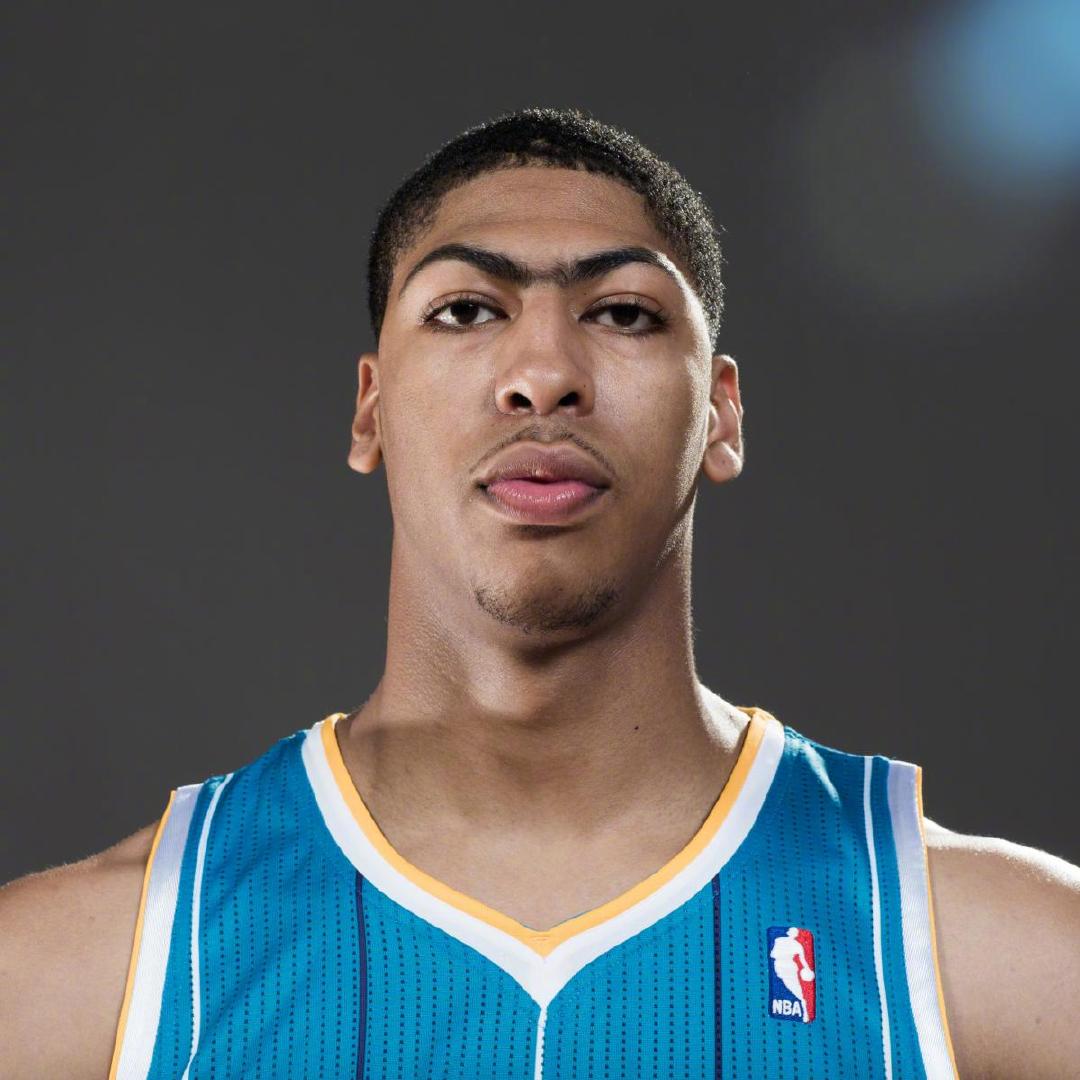 新秀赛季的安东尼戴维斯和现在的气质完全不同