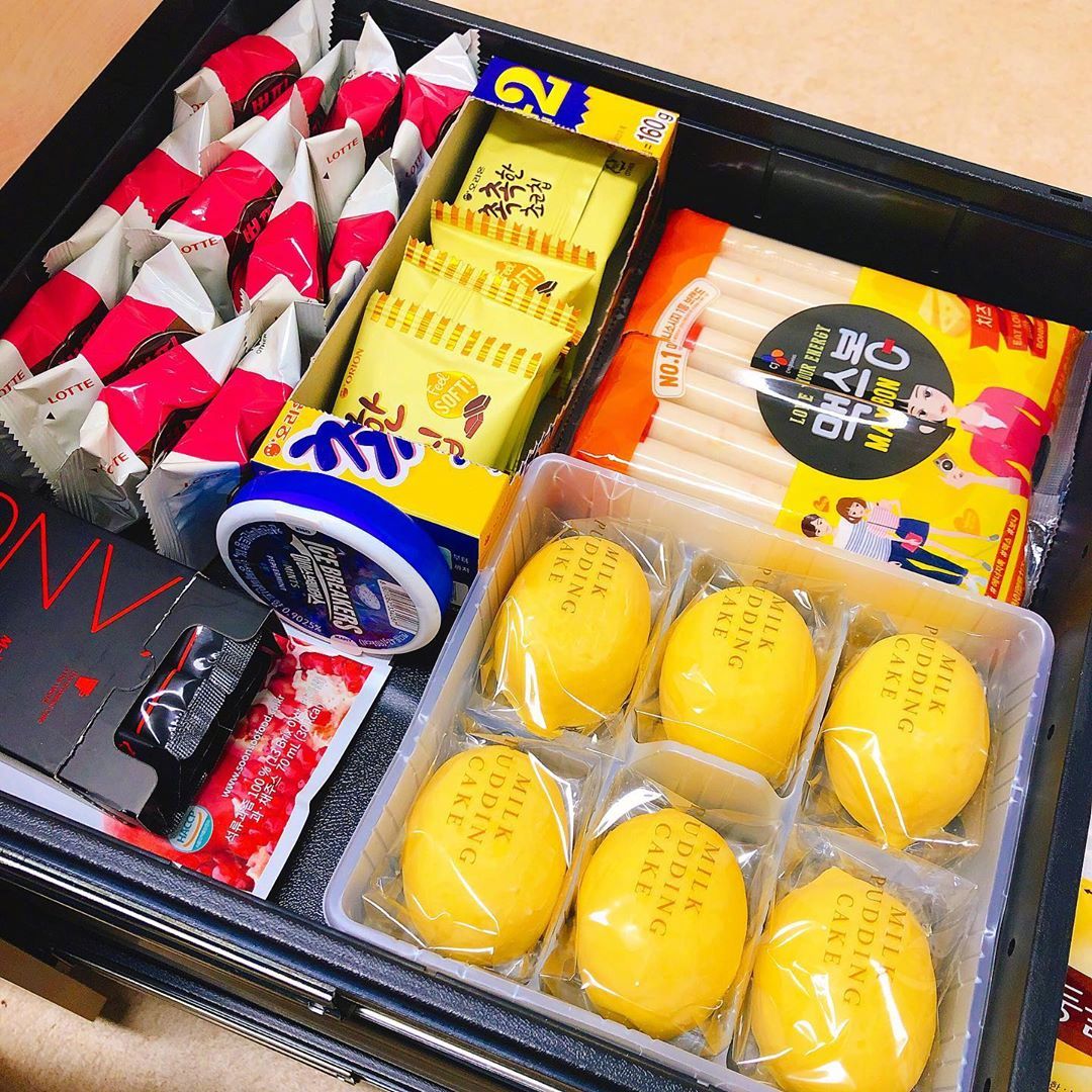 办公桌里,一定要有一个抽屉是要塞满零食的~dei不dei?