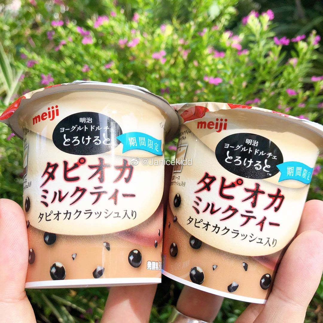 日本明治近期在便利店新推出的“珍珠奶茶双层优格”_新浪新闻
