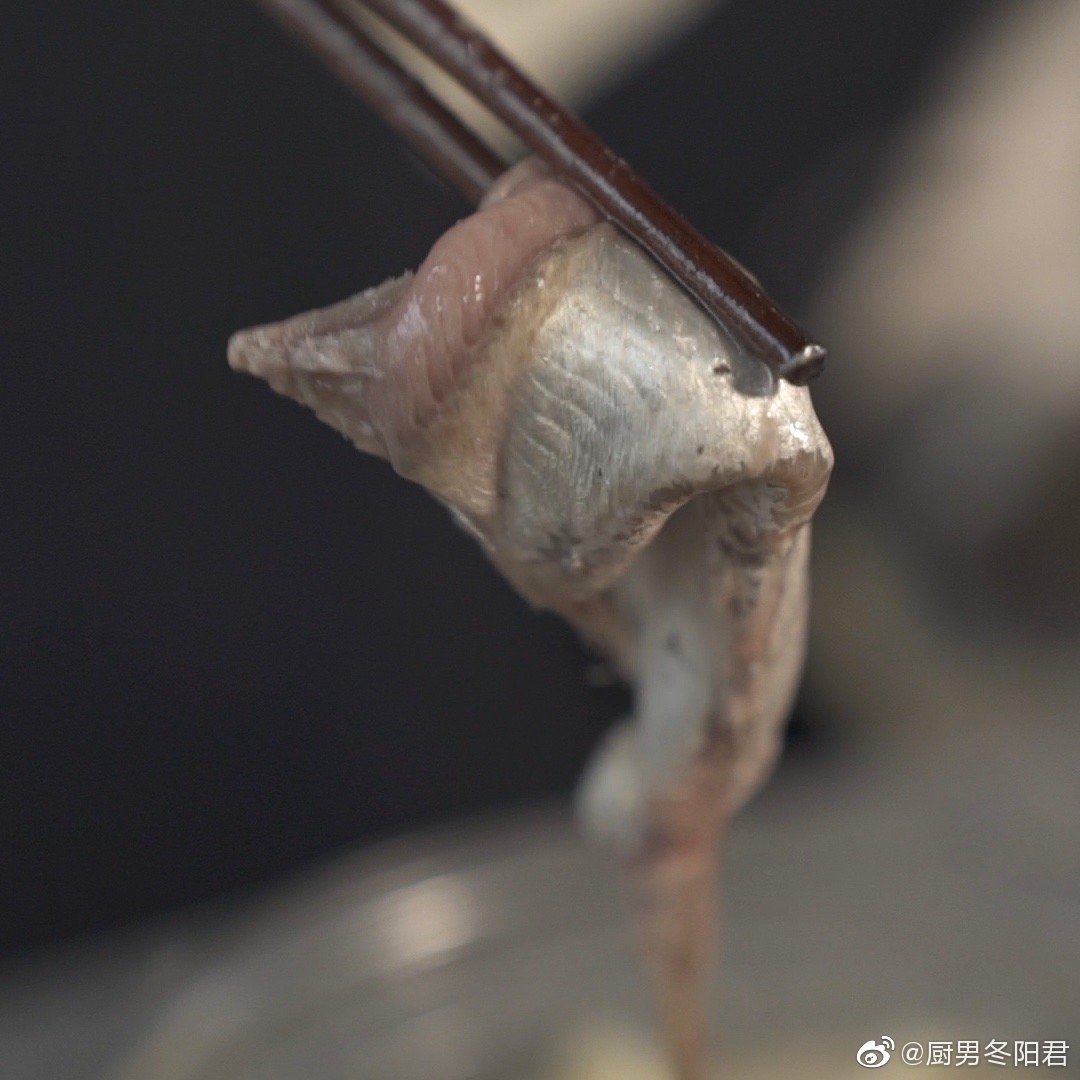 不知道哪里来魔鬼……在我这里吃了五盒鲱鱼罐头