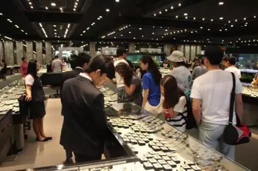 金星花18000买假手镯吃哑巴亏?旅游购物有风险,国庆出行需谨慎