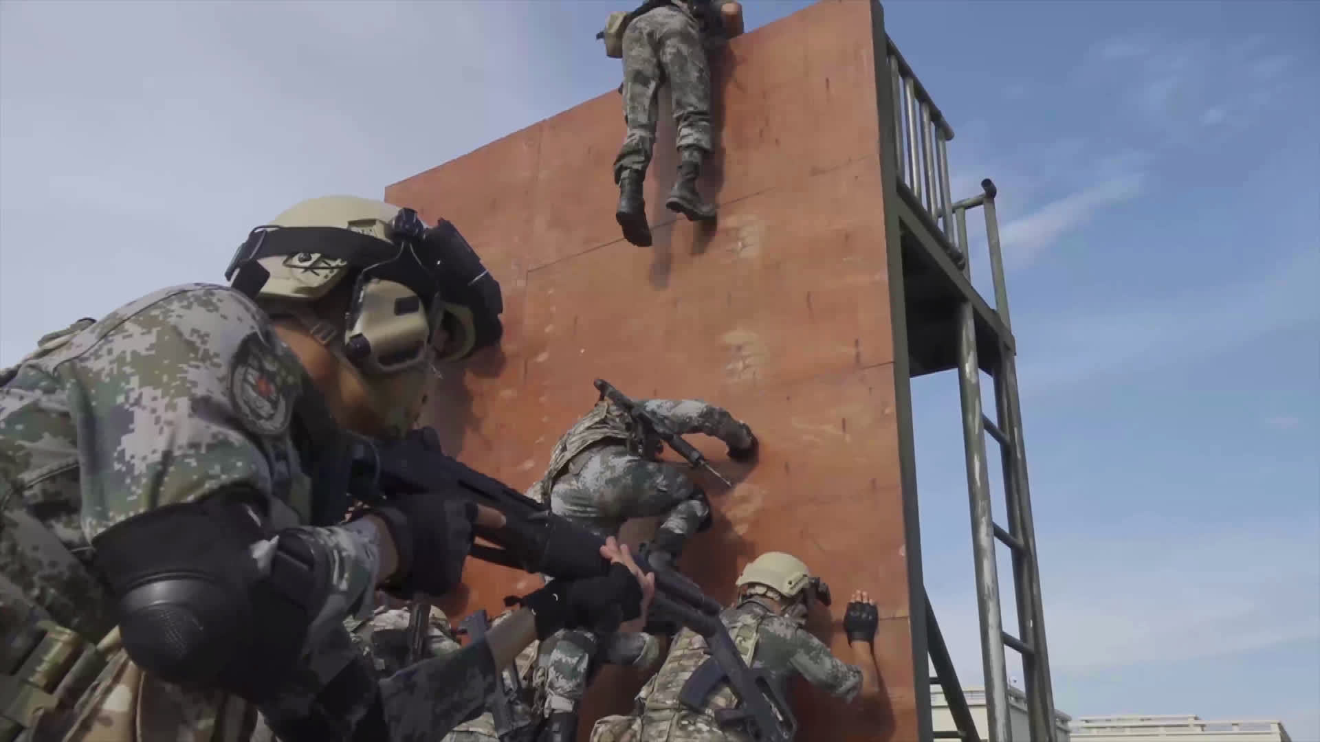 如今,特种部队已经成为各国军队的新质作战力量.本周六中午12