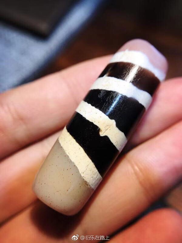 让朋友在尼泊尔收了三颗老天珠都是上千年历史的