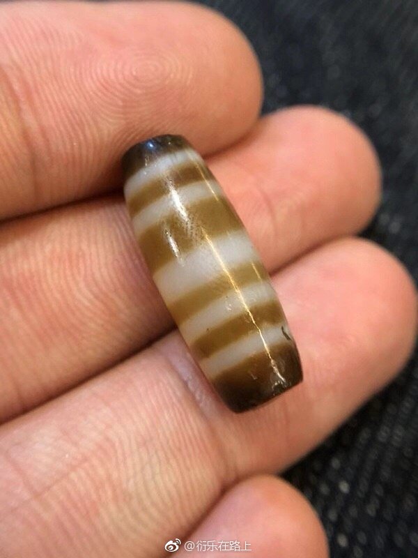 让朋友在尼泊尔收了三颗老天珠都是上千年历史的