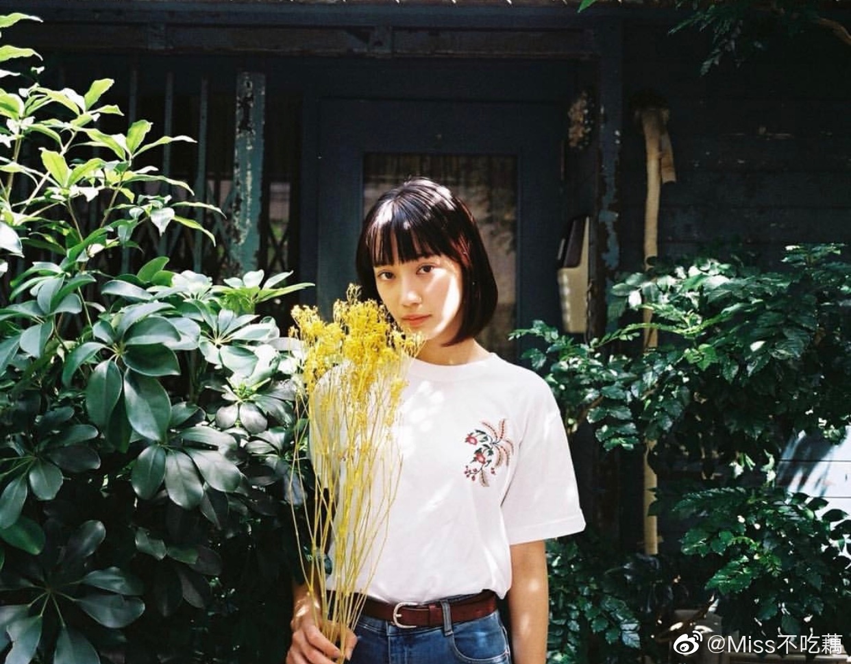 仙女级的日本麻豆 轻盐系的长相加上冷面的文艺风气质也是清新又舒|麻