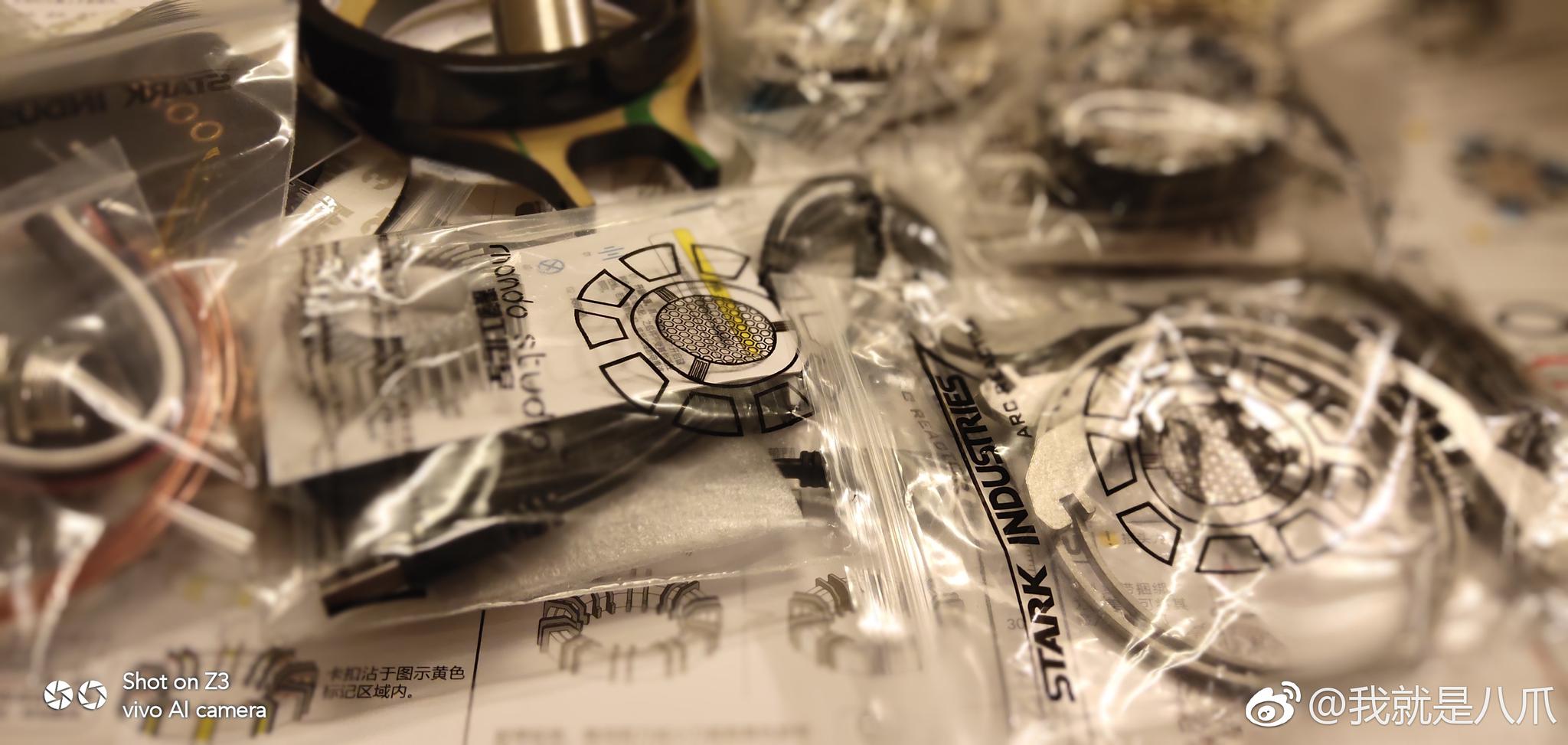 回到酒店,收到一个神秘黑盒子